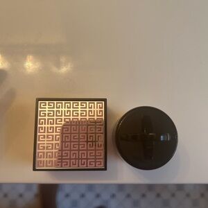 Givenchy highlighter and travel powder